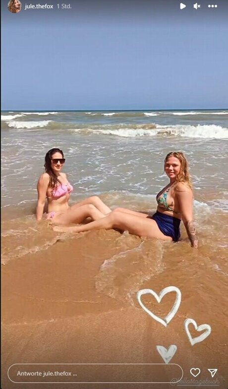 JuleTheFox onlyfans model