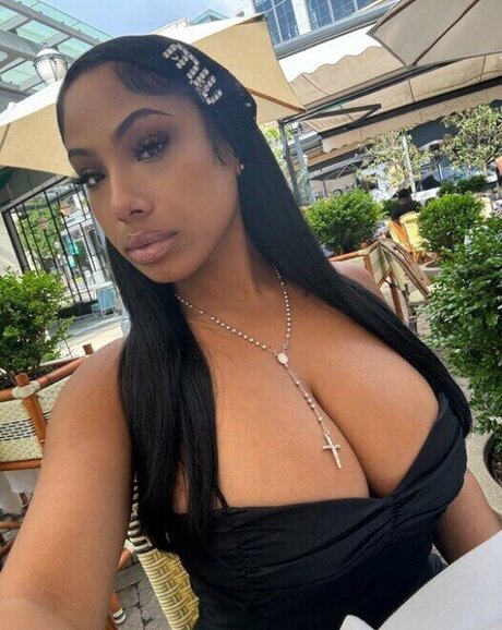 ayisha mia free onlyfans porn