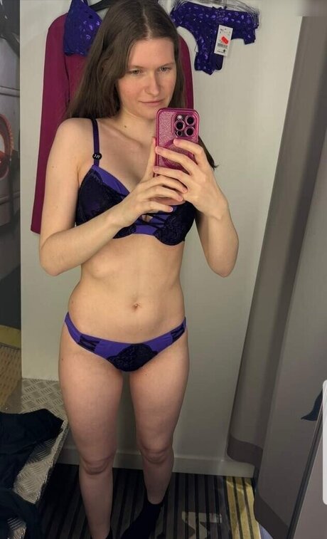 InaSilja onlyfans striptease