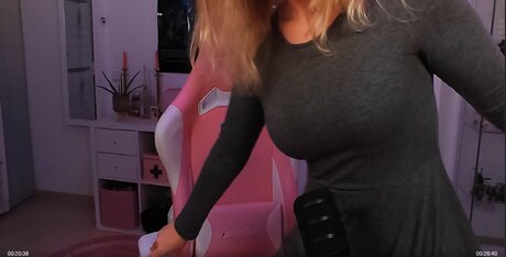 FormulaLena onlyfans leak ass