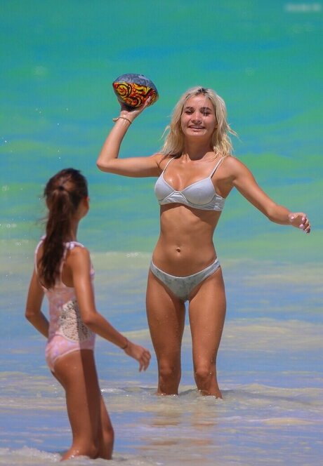 Pia Mia Perez pics onlyfans