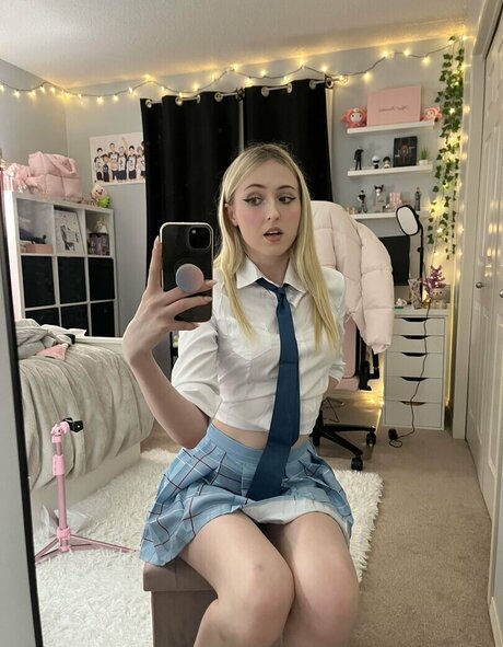 QoR Saige hot onlyfans