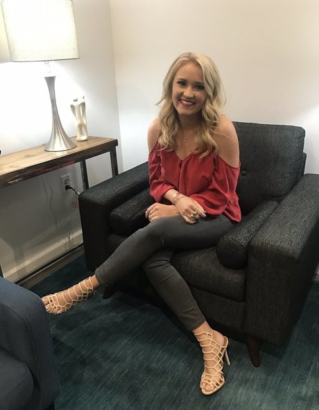 Emily Osment porn onlyfans leaks