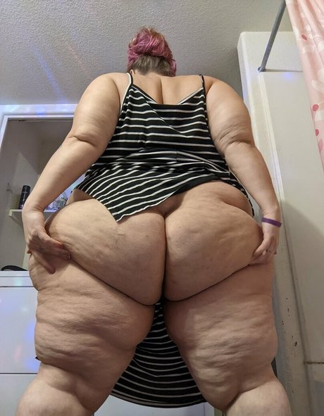 strawberry cakes nudes onlyfans leaks