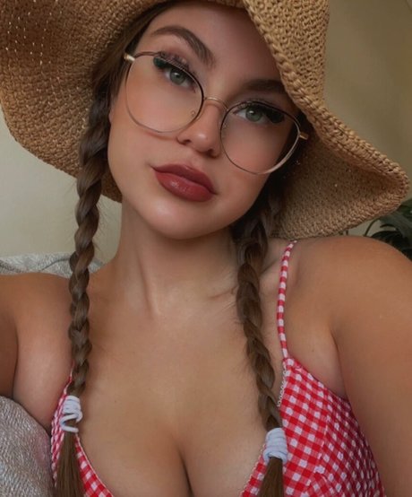 Katee Schornegg onlyfans leaks.