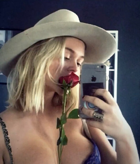 Emily Alyn Lind pics onlyfans