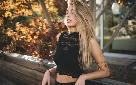 Camila Morrone onlyfans de