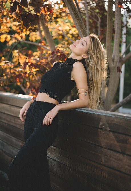 Camila Morrone onlyfans leaj