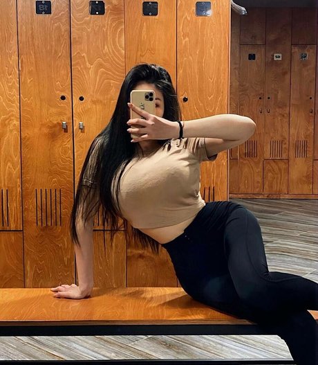 Zhansaya Dakarimova onlyfans leak