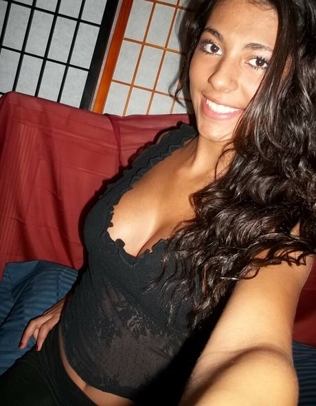 Ava Glam Model only fans pics