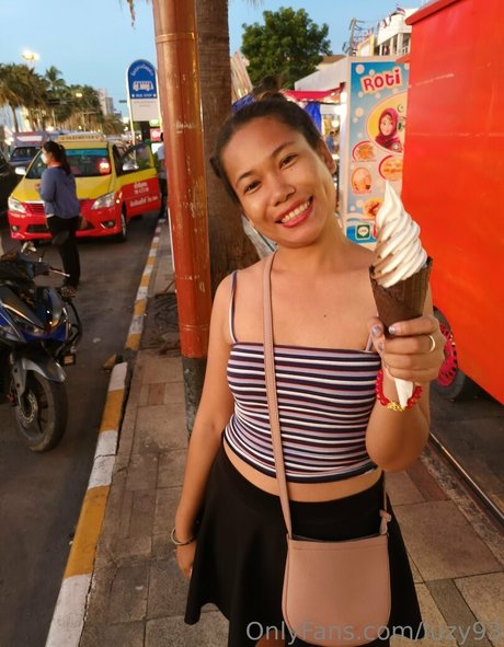 luzy93 onlyfans desnuda