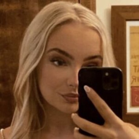 Emily Hewertson onlyfans nude leaks