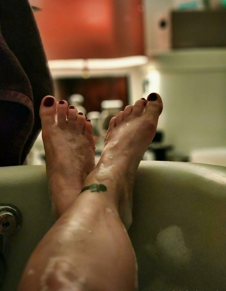 Susan 36DDD VIP feet onlyfans