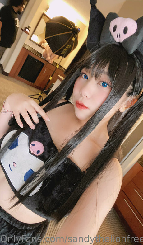 sandythelionfree onlyfans boobs