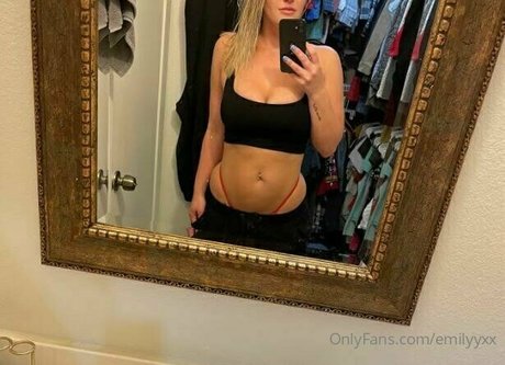 emilyyxx onlyfans sex leaked