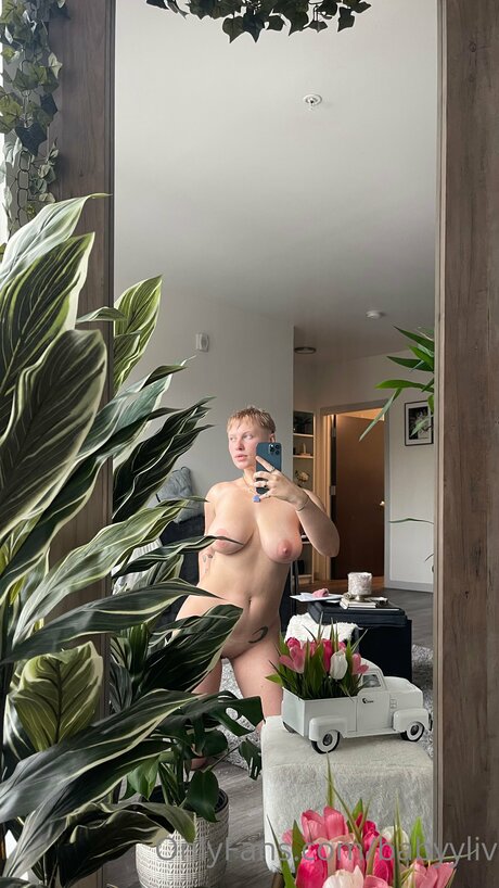 BabyyLiv onlyfans pictures