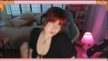 lolahleclaire onlyfans pic