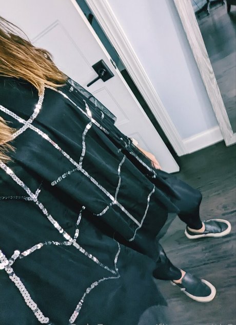 fitmomwith3 onlyfans strip tease