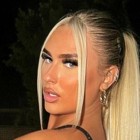 Helena Priebe onlyfans striptease