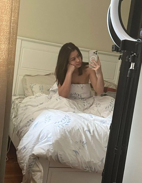 xena ezra onlyfans nude