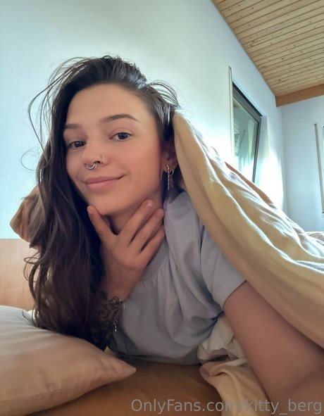 Kitty Berg onlyfans leaked tits