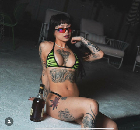 Sarah Lo sexy onlyfans