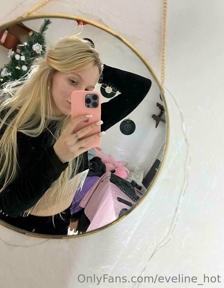 eveline hot onlyfans post