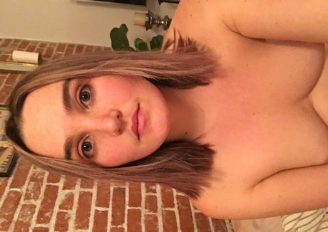 Chloe Fineman onlyfans photos