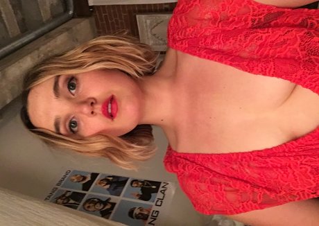 Chloe Fineman onlyfans leaked tits