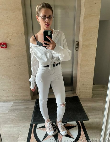 velvet tat Profile pic