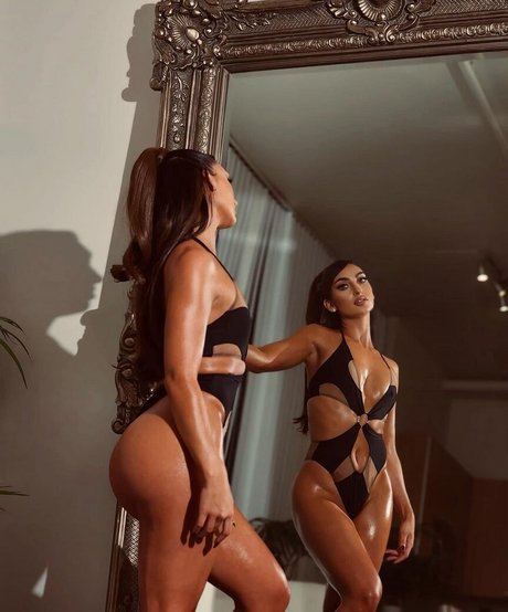 Niki Bianchini onlyfans posts