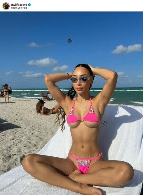 Eva Gutowski leaked nudes onlyfans