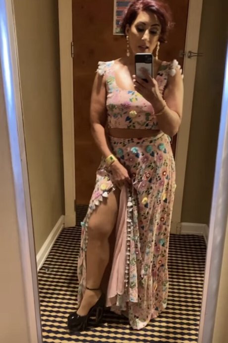 Saira Khan is on onlyfans