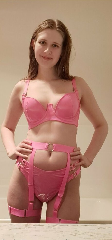 kinkykierra97 topless onlyfans