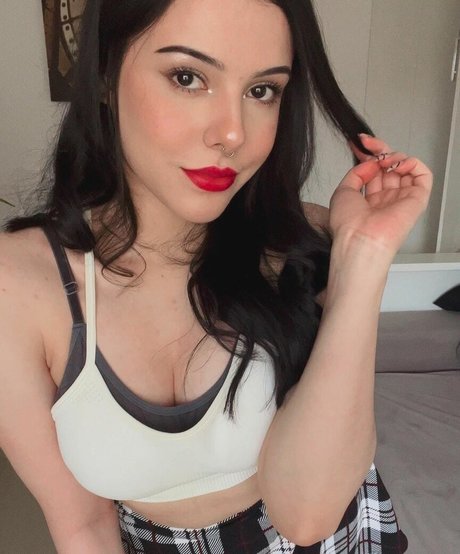 EmilyIsRedCoat onlyfans pics leaked