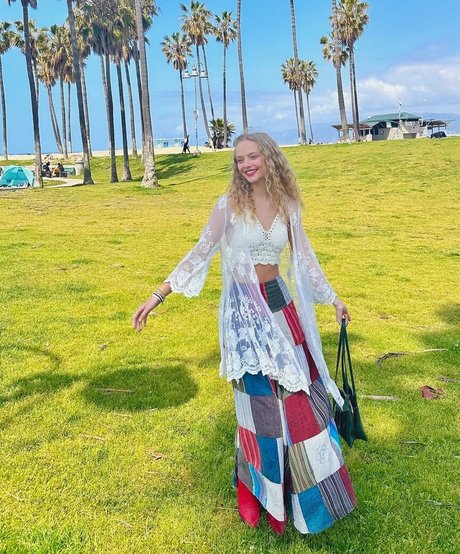 Amiah Miller onlyfans nude tits