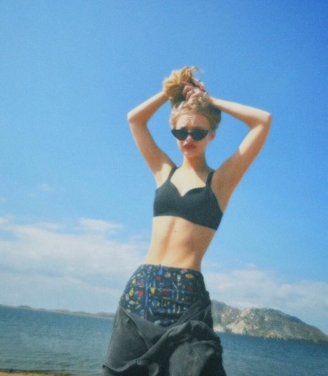 Amiah Miller strip onlyfans