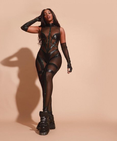 Izza Cantora onlyfans nude photos