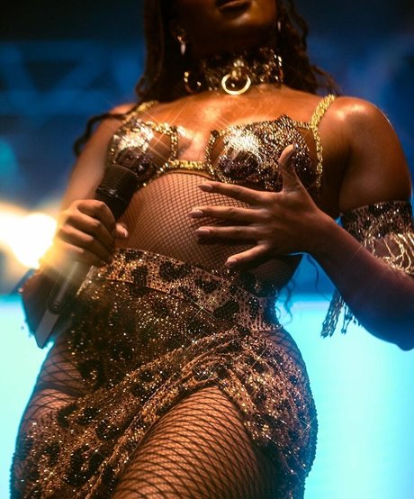 Izza Cantora naked onlyfans