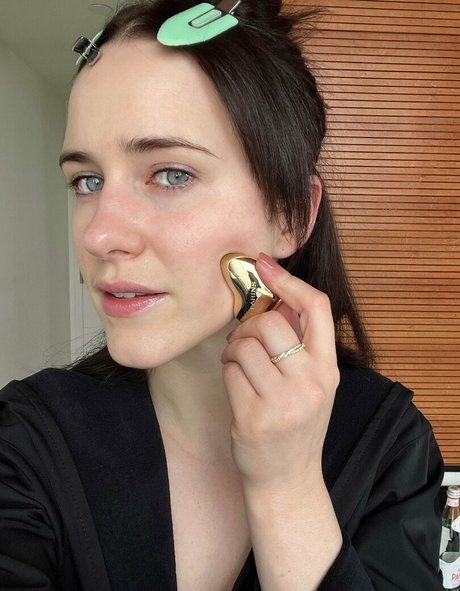 Rachel Brosnahan onlyfans striptease