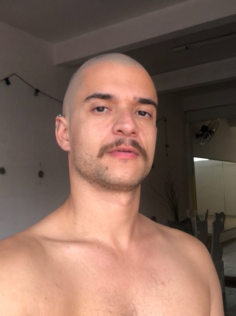 Viciado em Leite only fans nude leaks