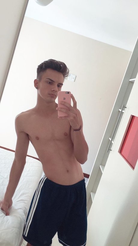 Leandro Gomes onlyfans nude photos