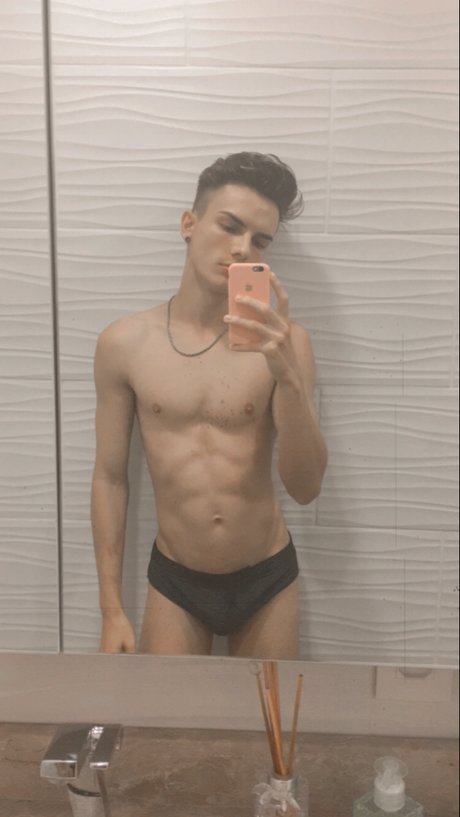 Leandro Gomes onlyfans public photos