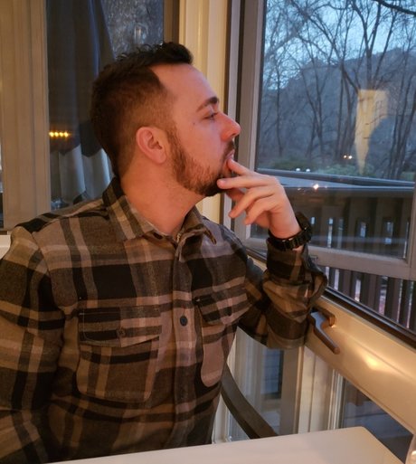 LAYZE naked on onlyfans