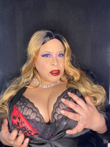 Goddess Lavish Galore onlyfans nide