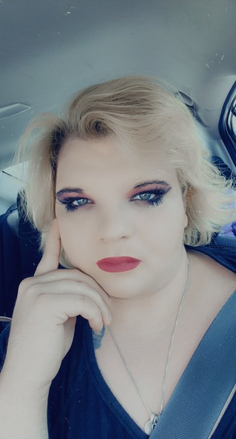 Lindana Rose onlyfans model images