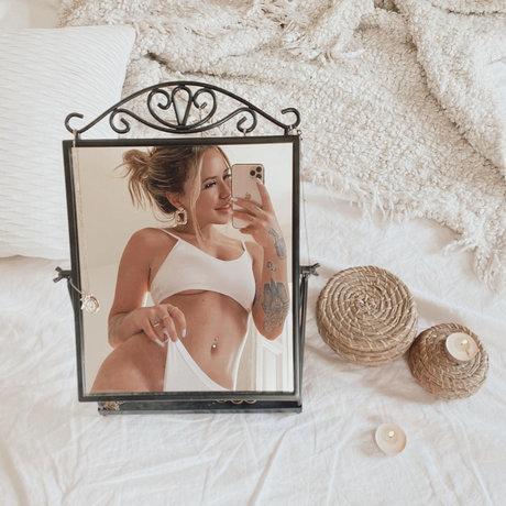 _Lilly Bee_ onlyfans naked leaked