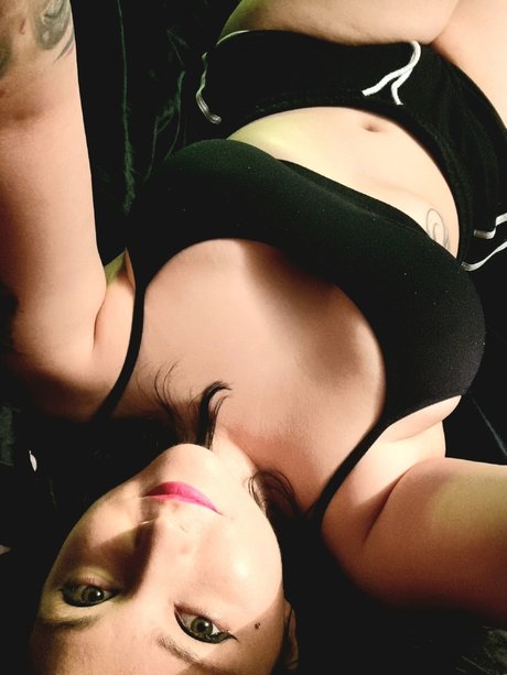 Lilith Lowe naked onlyfans leaked