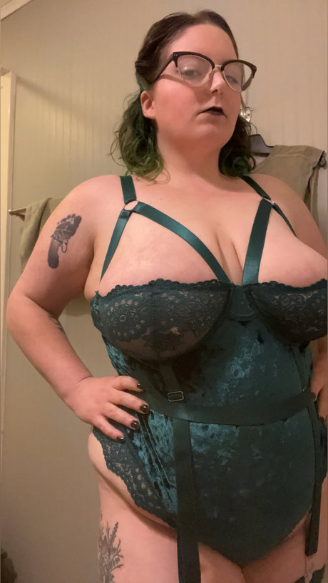 Lilith Round onlyfans tits