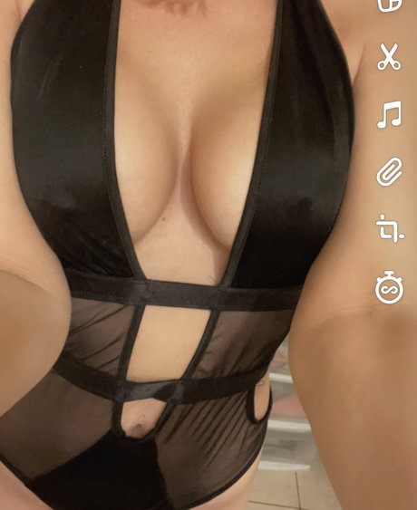 Vanessa Love onlyfans content type